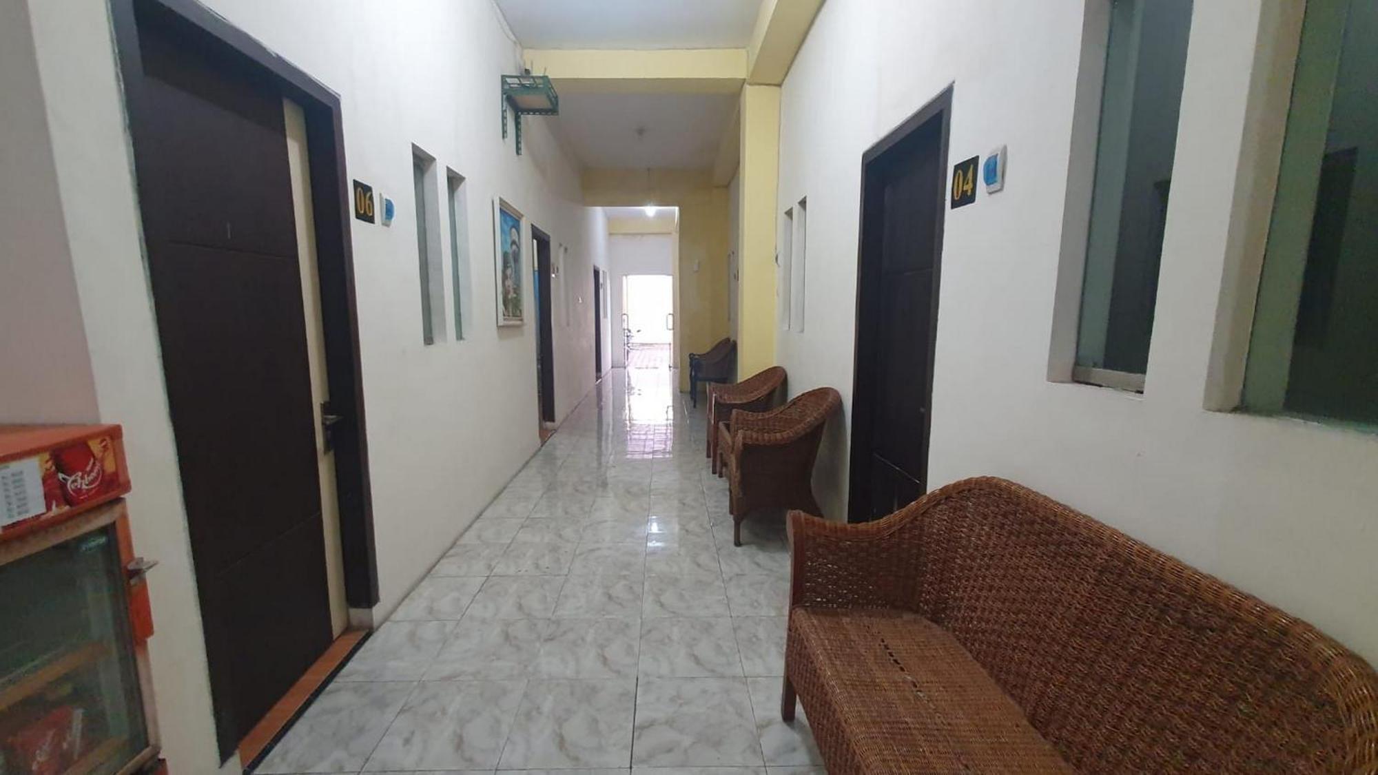 Reddoorz Syariah At Demasto Homestay Jembel Dış mekan fotoğraf