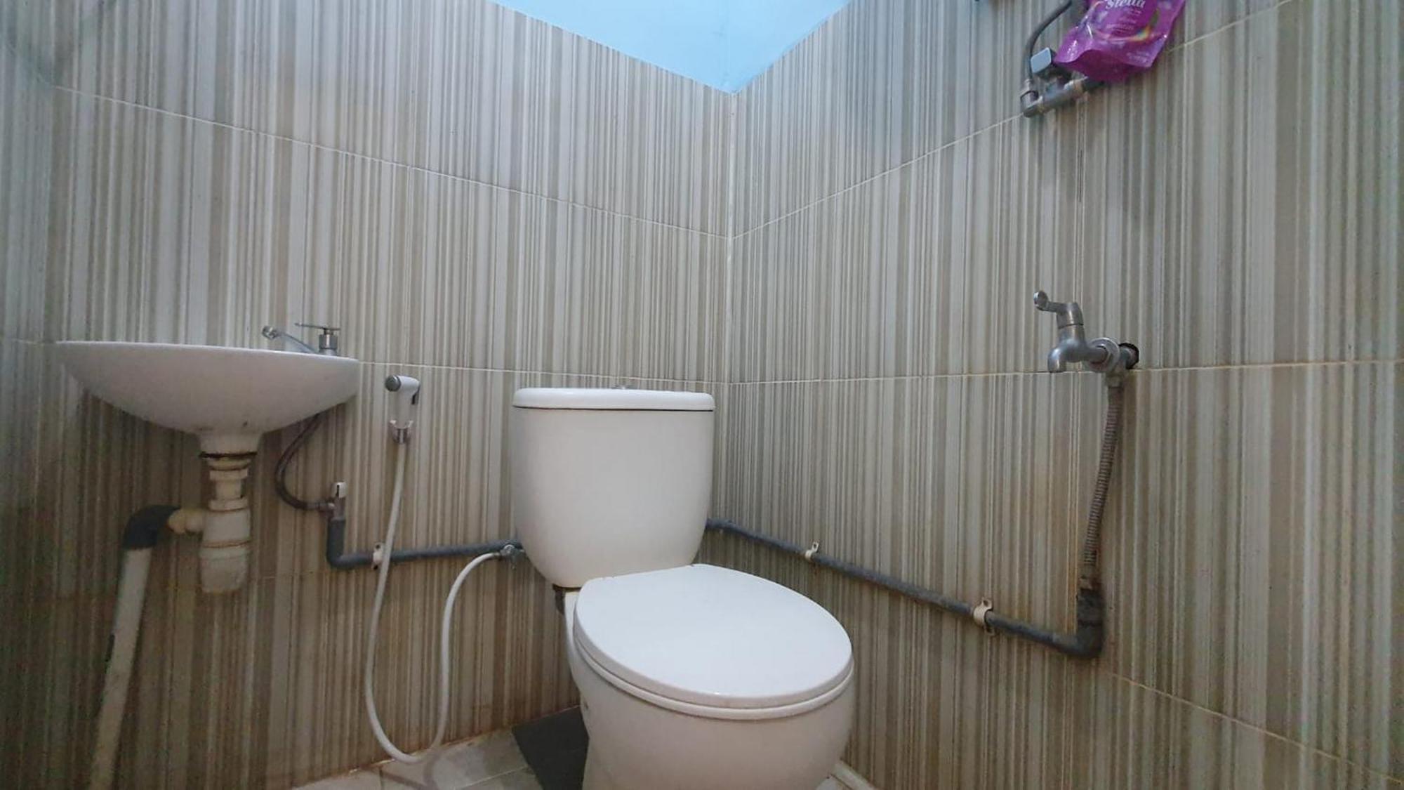 Reddoorz Syariah At Demasto Homestay Jembel Dış mekan fotoğraf